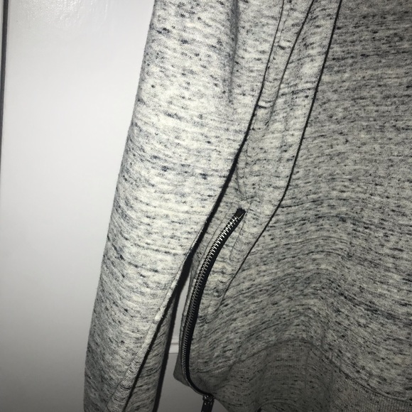 Men’s stylish H&M grey hoodie with side zippers - Picture 4 of 5